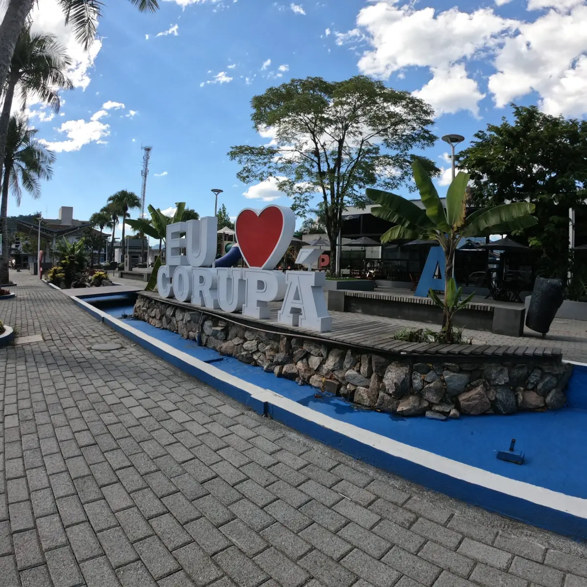 TURISMO-EM-CORUPA-PRACA-ARTUR-MULLER