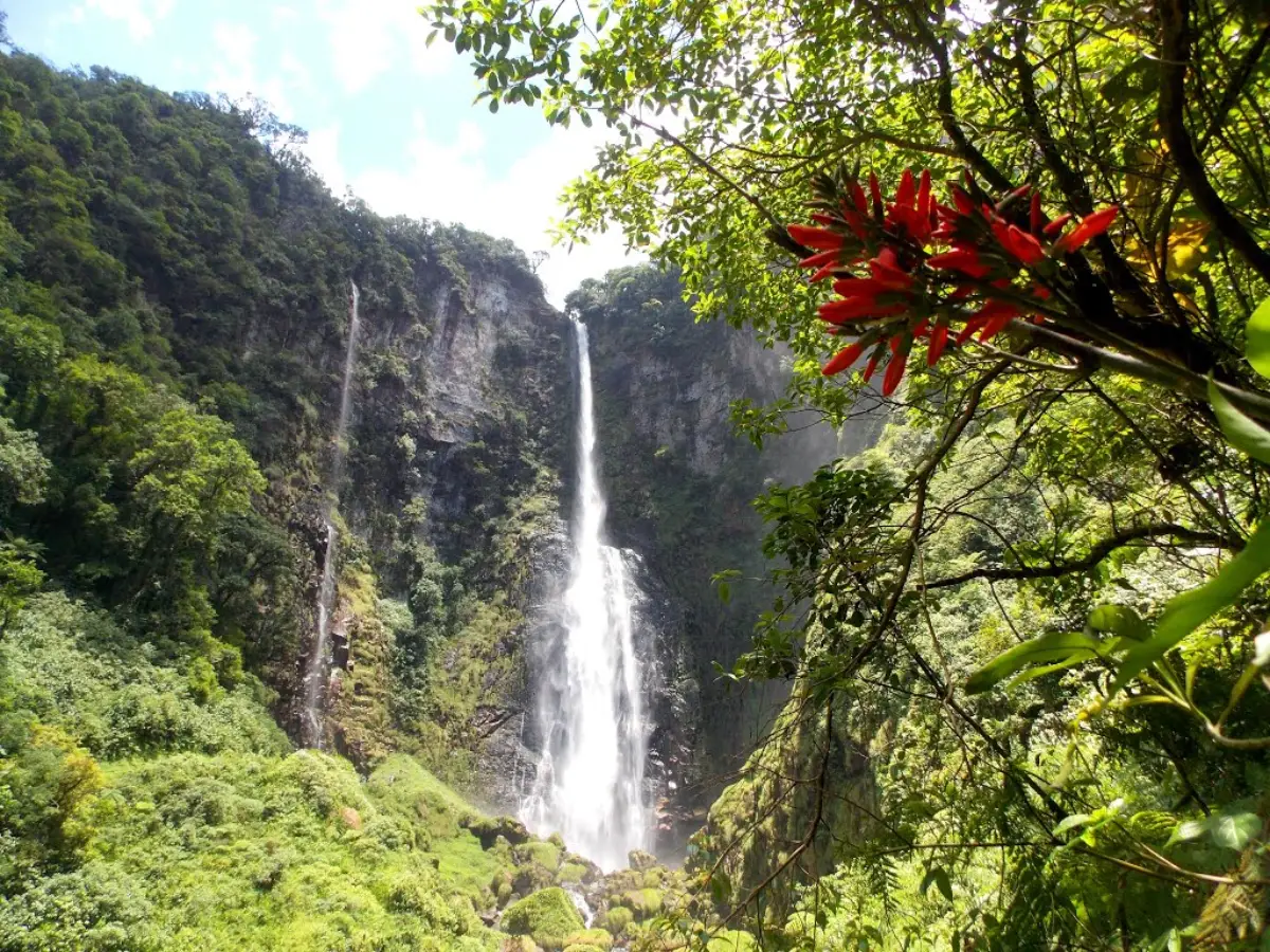 TURISMO-EM-CORUPA-ROTA-DAS-CACHOEIRAS