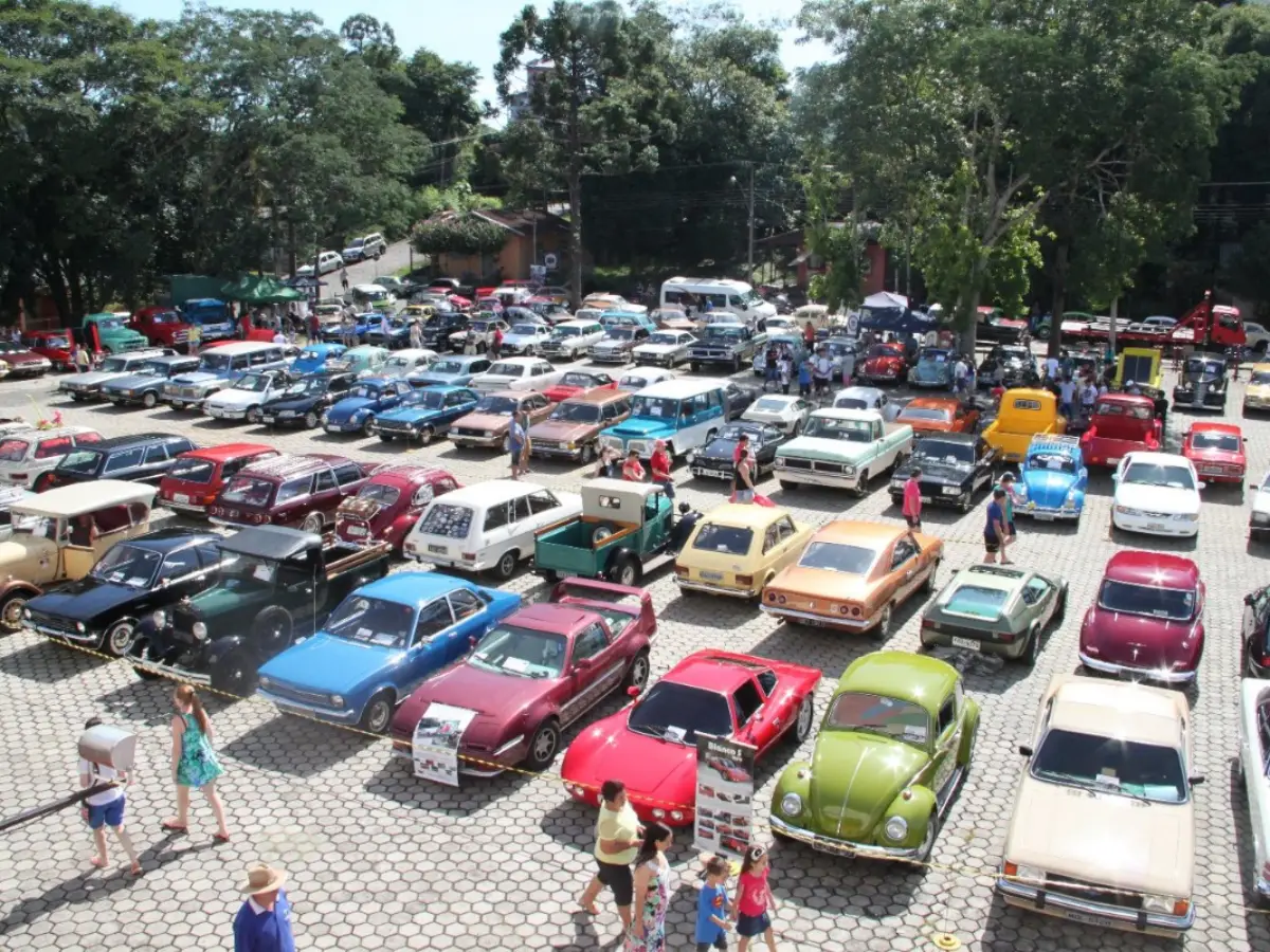 TURISMO EM PIRATUBA VEICULOS ANTIGOS