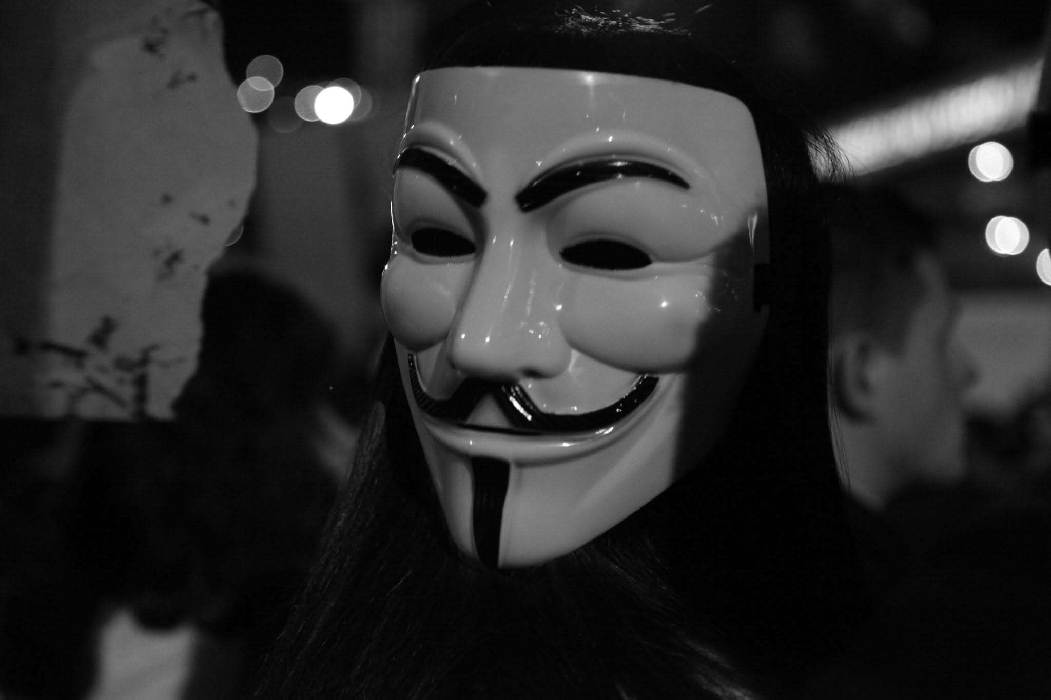 foto pedro mc julho 2013 mascara anonymous